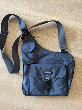 Baggallini Crossbody Sling Bag - Casual Everyday Carry